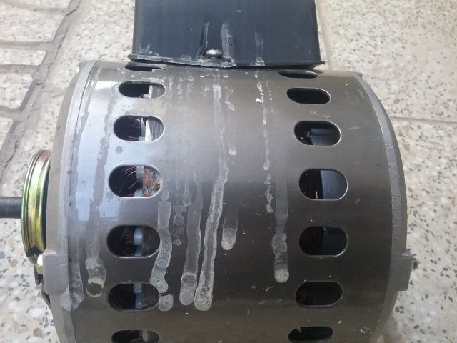 چرا ورود آب به الکتروموتورهای کولر آبی باعث خرابی آنها میشود؟ 1 چرا ورود آب به الکتروموتورهای کولر آبی باعث خرابی آنها میشود؟